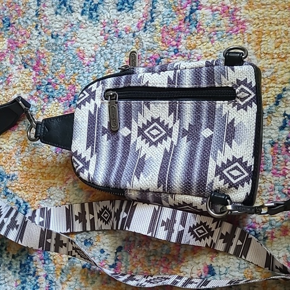 Wrangler Canvas Sling Crossbody Bag - Black and White - Picture 4 of 8